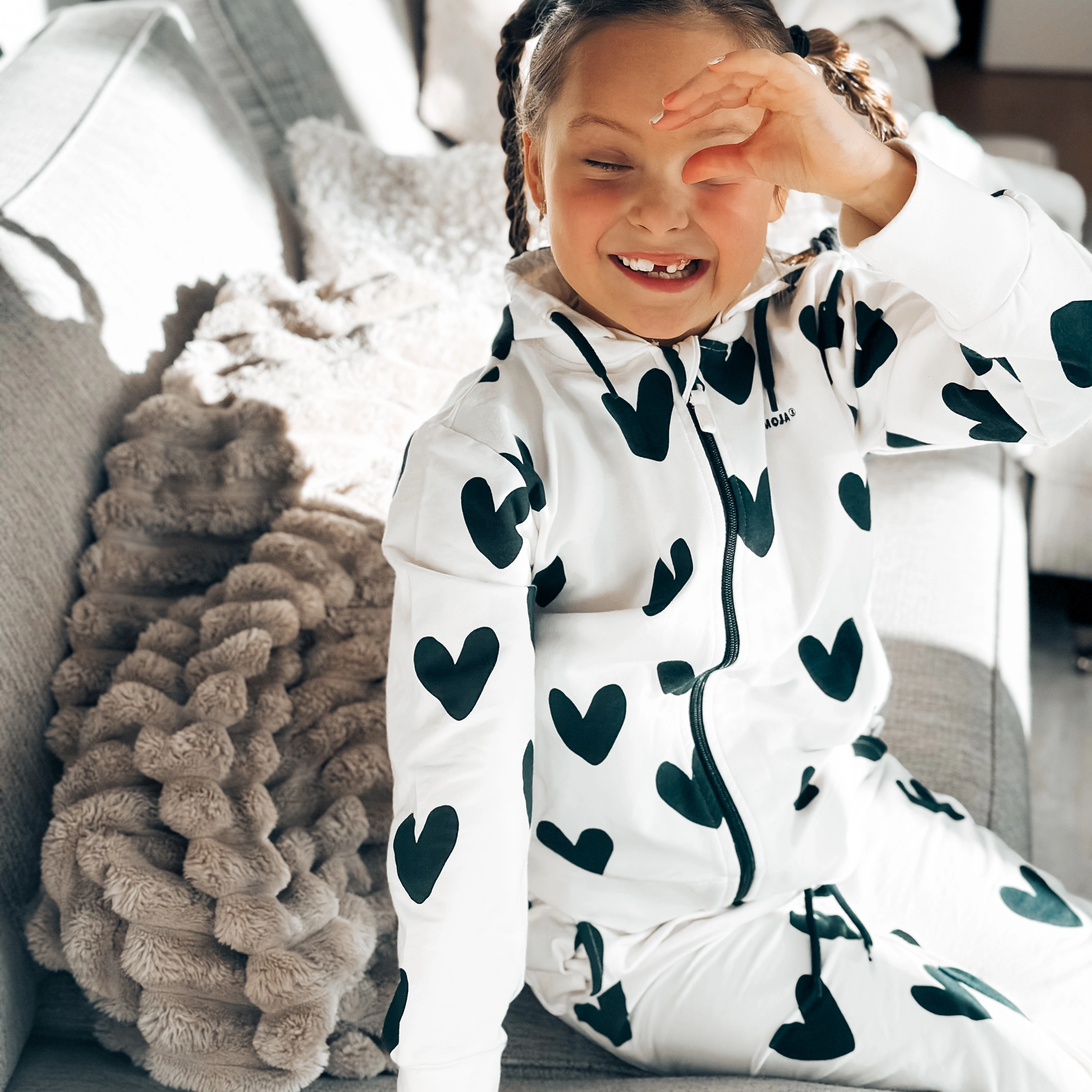 College Hoodie Navy heart